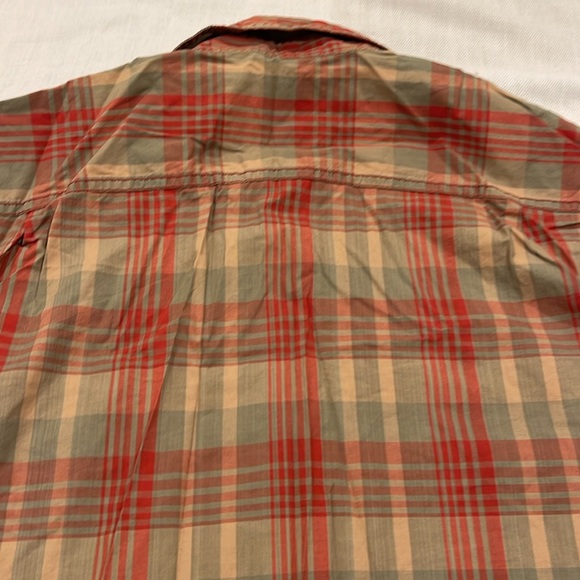 B0321 The North Face Mens plaid Shirt SZ medium
Preppy quiet luxury - Picture 9 of 9